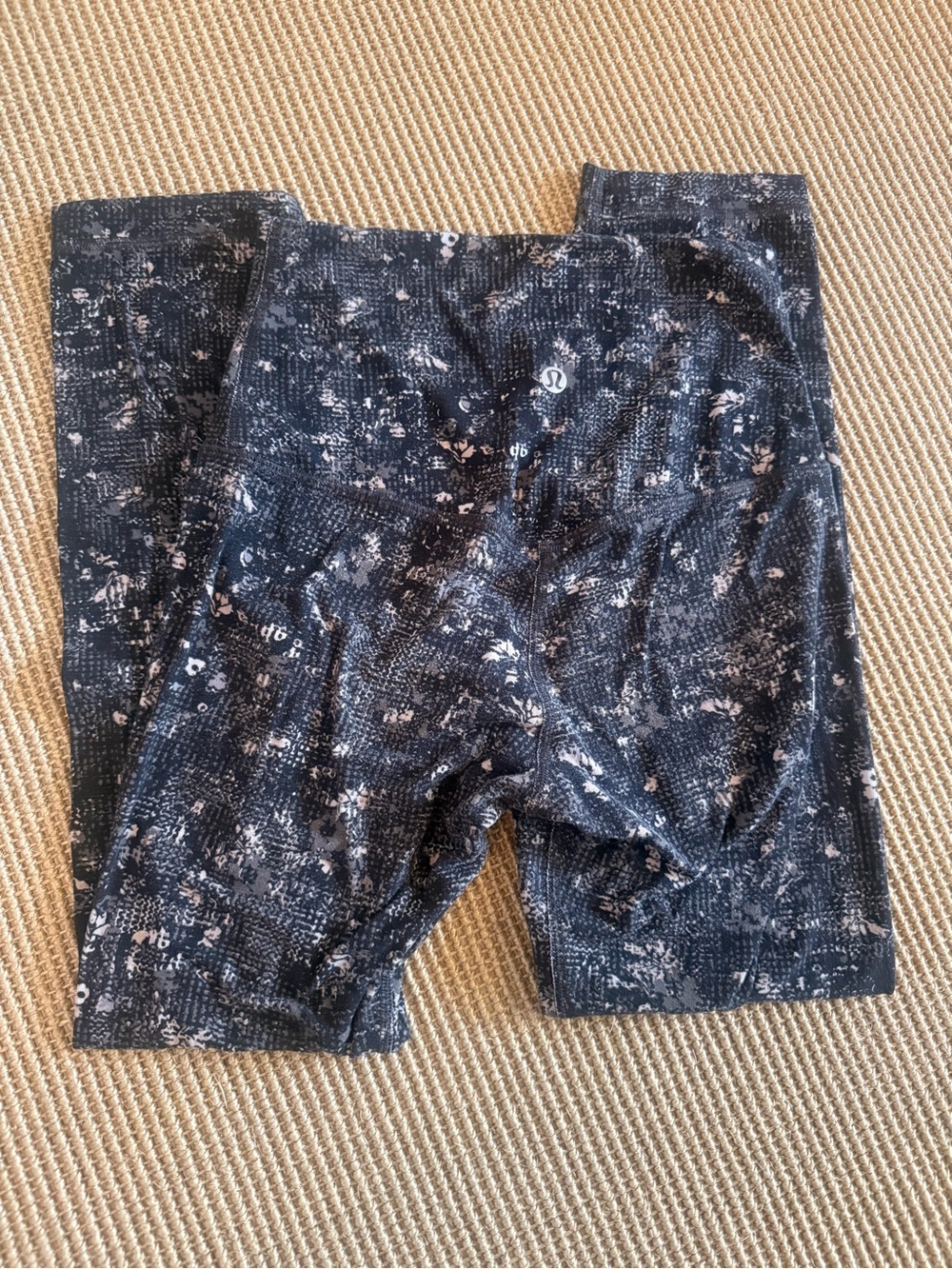 Lululemon Women’s' Black Patterned leggings